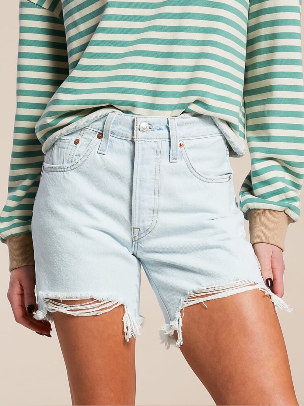 Levi’s 501 Mid Thigh Short, size 27!
